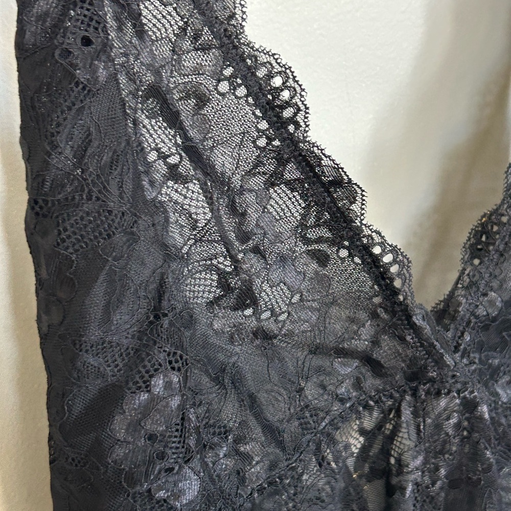 Plus size Black Lace Bodysuit with snap crotch and crossed straps size 4x - Picture 2 of 5